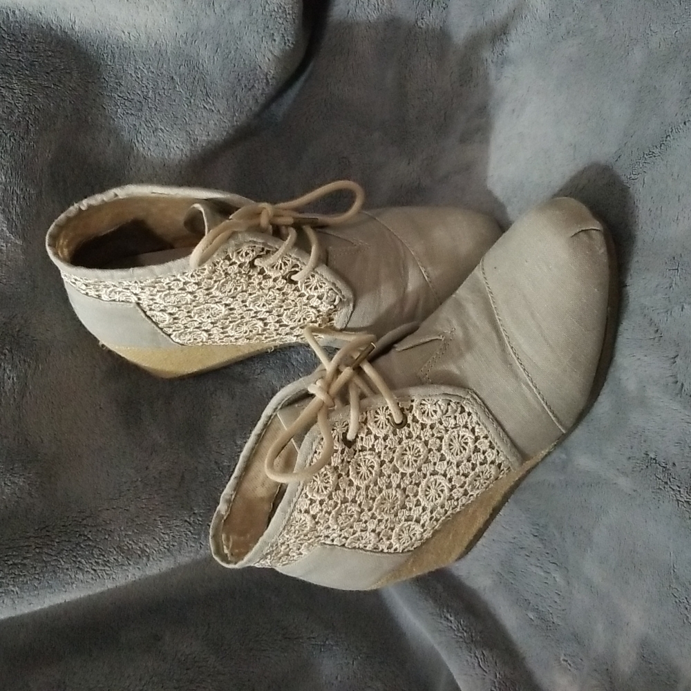 Lace BOBs booties comfortable